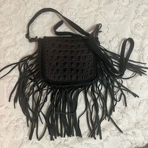 Small crossbody with fringe - black